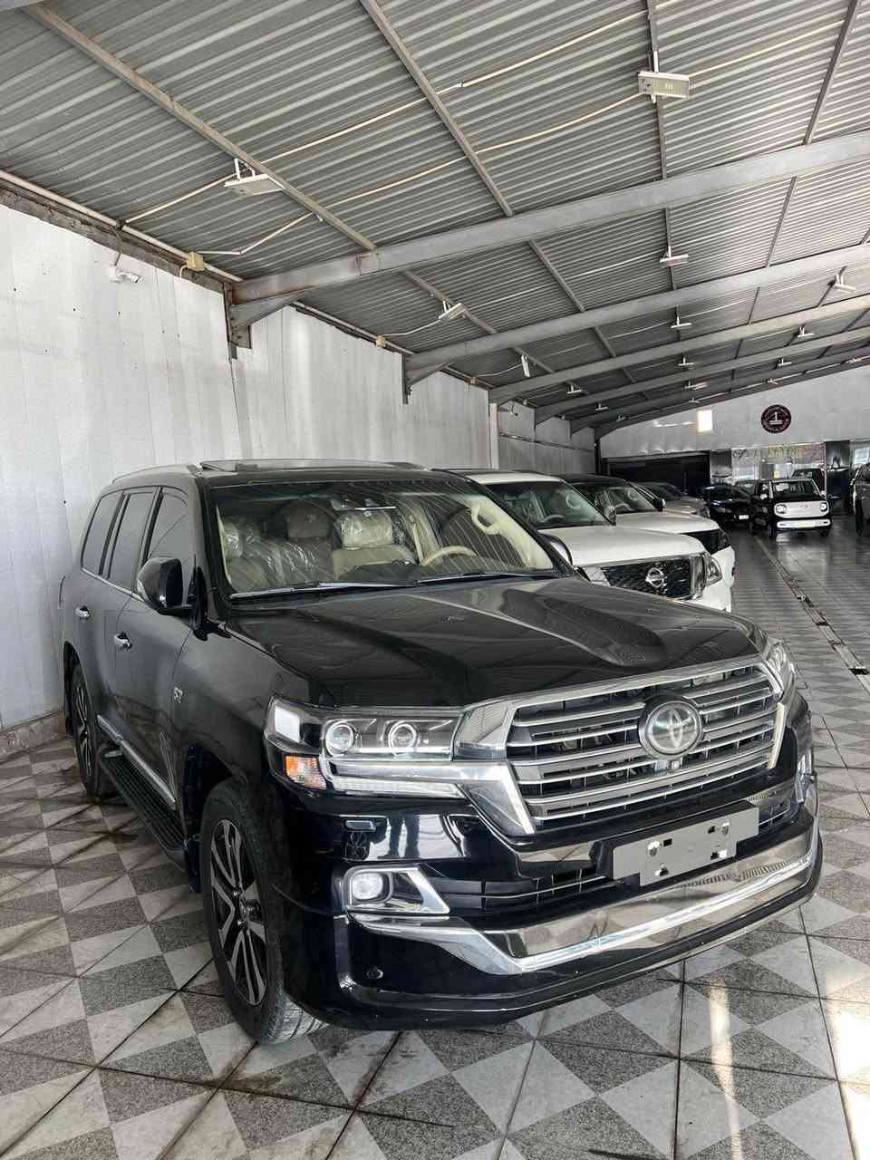 للبيع لاندكروز vxr  مواصفاتها معروفه مواصفات لكزز
موديل ٢٠١٨ اسود اللون 
٨ سلندر محرك ٥٧٠٠
فول مواصفات مكفوله 
جاهزه للاخير فول ١/١ 
كراسي كهربائيه وتدفئه
مغلفه نانو بلكامل 
ماشيه ٩٦ الف
السعر ٥٥٠
رقم جديد يومين من كمل
فحص سونار السياره مرفق مع الصور 
مكان السياره البصره / البراضعيه
تحويل مباشر 

للاستفسار  *********** البصرة, العراق
