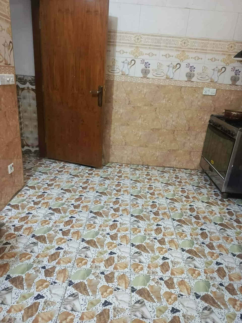 عل بركه الله تعالى دار للبيع ١٥٠ م واجه ٧ ونص نزال ٢٠  متكون. 3 غرف نوم 2 جوه وحده فوك استقبال صاله مطبخ منور ثنين زغار ع الغرف يبعد عن شارع ١٥٠ متر كامل من كل شي حتى مجاري ثقيله وكامرات والطرمه قمريه مسويلها   العنوان واسط العزيزيه منطقه حواس خلف حسينيه داود  السعر ٧٥ قابل للعمله لاستفسار مراساله الحساب


**إذا كنت صاحب هذا الإعلان وتريد حذفه لأي سبب، رجاءا أرسل رسالة إلى الدعم الفني**