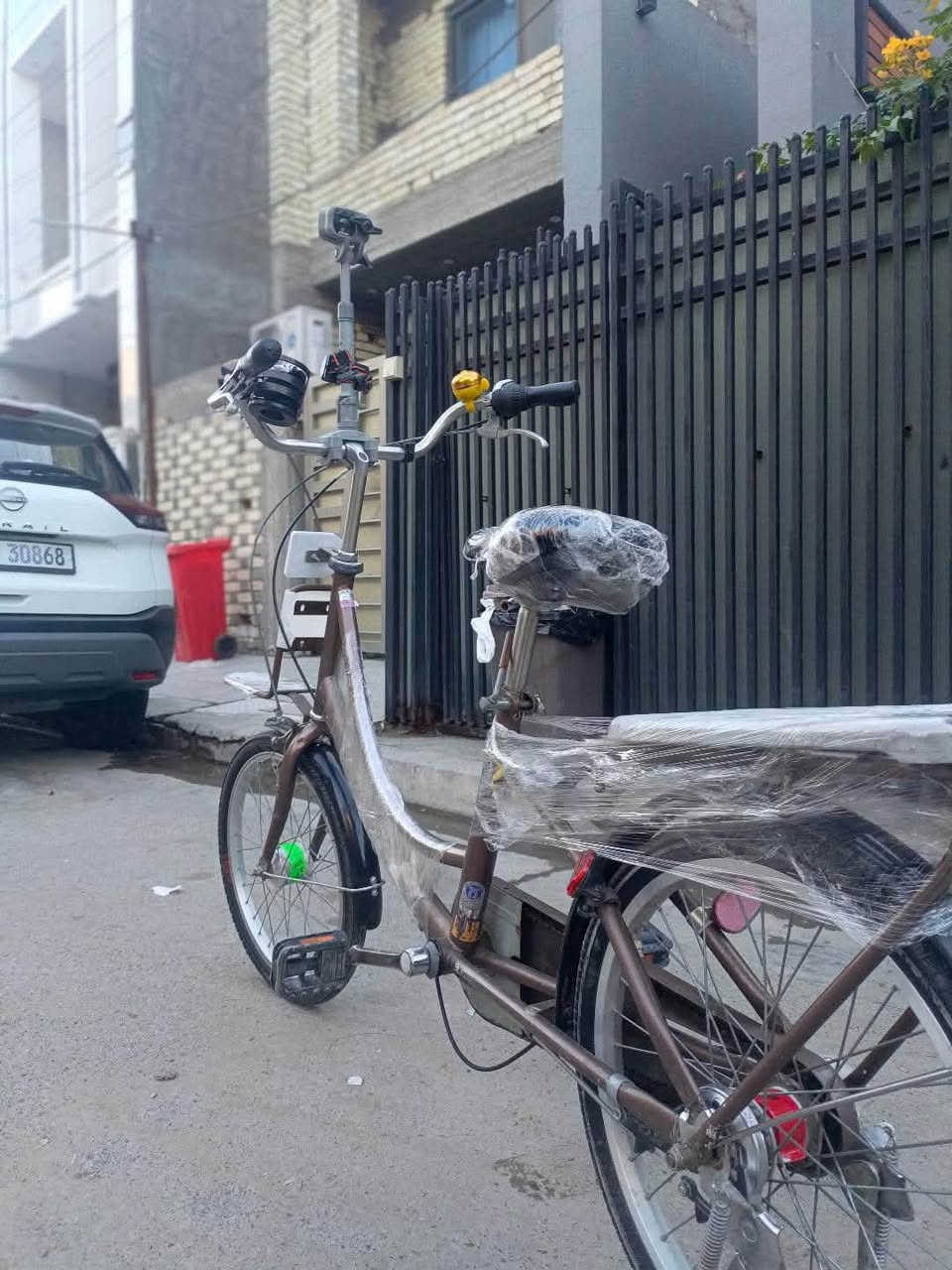 السلام عليكم بايسكل تكسي للبيع البايسكل جديد زوج تاير جديد المكان بغداد حي الجهاد الرفاق السعر:١٢٥ وبي مجال بصيط للتواصل:***********
