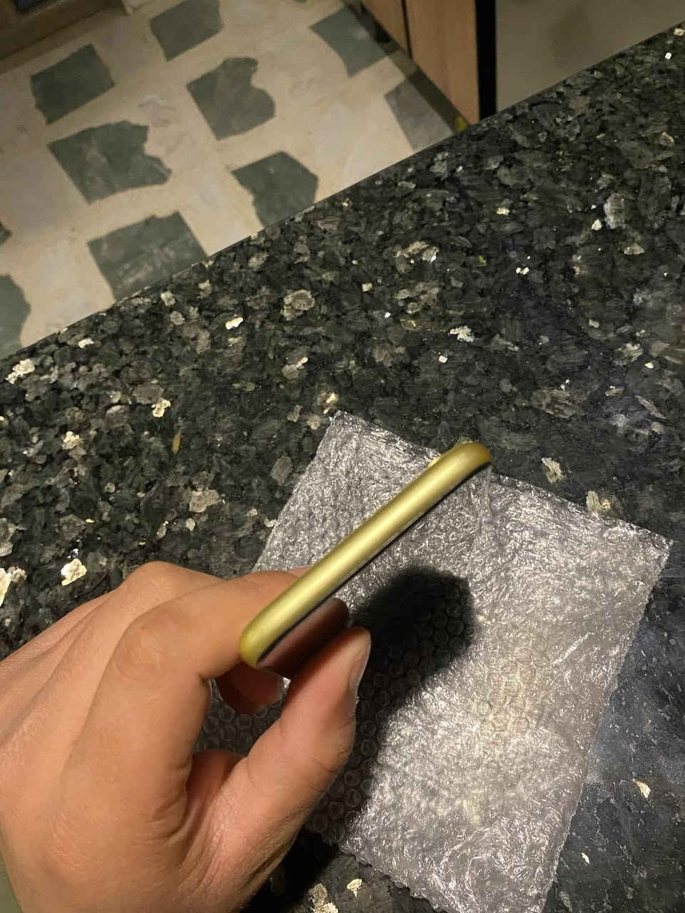 السلا عليكم
11 عادي 
لون اصفر 
ذاكرة 64 
بطارية 71شرط قطارة بل شحن ضمانك يوم كامل 
الجهاز كلو شرط ما واصل مصلح 
{دبل سيم نموذج ch}
ادفع سعر عجبني ابيعك 
للاستفسار ***********
(رجاء لا تفوت خاص تكلي شبي مابي مذكور كامل تفاصيل )
العنوان موصل ايسر حي المزارع
