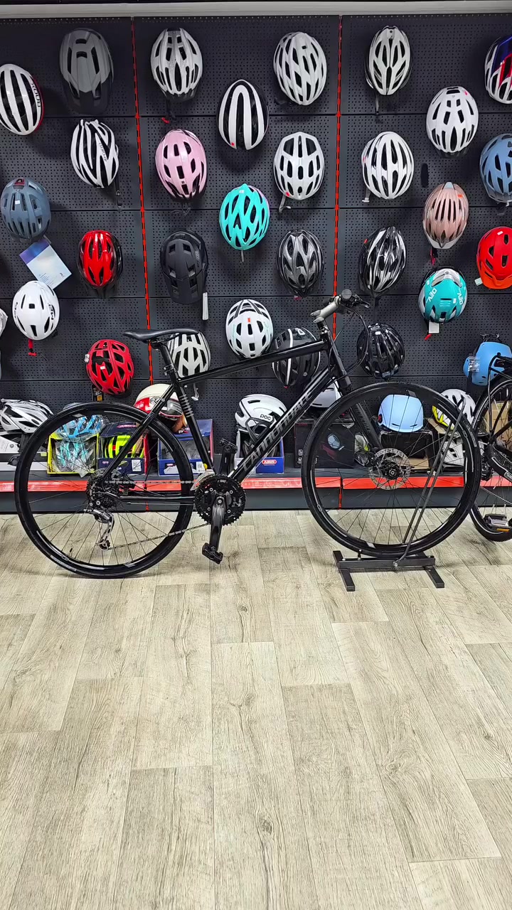 🎥 تصميم مميز + أداء احترافي 🔥🚴‍♂️

دراجة هجينة من ماركة Cannondale

🔹 حجم العجلات: 28 (C700)
🔹 حجم الفريم: L
🔹 سستم: Shimano Deore 3×9 كامل
🔹 البريكات: Shimano هيدروليك دسك
🔹 ماشة Lefty (جهة واحدة) تصميم فريد وثبات عالي
🔹 قيادة مريحة مع أداء قوي للمدينة والطرق المختلفة

اختيار مميز يجمع بين الشكل المختلف والقوة 👌

📍 الخدمات المتوفّرة:
خدمة توصيل متوفّرة لجميع المناطق
إمكانية الشراء بالأقساط لحاملي بطاقة كي كارد – مصرف الرافدين

🕓 أوقات الدوام:
من الساعة 4:00 عصراً إلى 11:00 مساءً

📍 الموقع:
معرض دكتور بايسكل
بغداد – السيدية – شارع ٤٠ (الاطفاء) قرب مطعم SunCity

#Cannondale
#Lefty
#ShimanoDeore
#دراجة_هجينة
#دراجات


**إذا كنت صاحب هذا الإعلان وتريد حذفه لأي سبب، رجاءا أرسل رسالة إلى الدعم الفني**