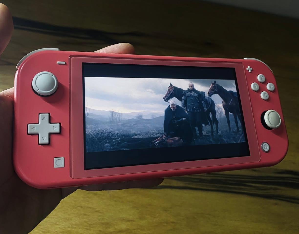 السلام عليكم، نينتيندو سويتش لايت مهكر للبيع
مرحبا شباب متوفر نينتيندو سويتش لايت مهكر قطعه نضامين online + offline التهكير يم صفاء بالبصرة

الجهاز بتحديث 21.2.0 اخر تحديث نزل للتهكير 

يعني اوف لاين سليم والاون لاين شغال وتكدر تتصل بالانترنت 

الاوف لاين محمل عليه اجمل الالعاب مثل :

The Witcher 3 , Stray , zelda , little nightmares 3

وغيرها وتكدر تحمل اي لعبه مجاناً ، برامج التهكير كلها موجودة 

نضام الاون لاين شغال ، فورت نايت ، روكيت ليك ، يوتيوب 

وغيرها …

الجهاز نضافه 100% اخو الجديد بدون اي خلل او مشكله

سليم من كل النواحي ، الاتصالات ، الازرار ، التحكمات ، الصوت ، البطارية حالتها جدا ممتازه وتدوم فتره طويلة 

ملحقات الجهاز كامله وهي :

الكارتونه الرسميه مالته ، شاحنه Nintendo اصليه

يحتوي على لاسقه للشاشه ، رام خارجي 128 ساندسك اصلي

سعر الجهاز 200 الف فقط مناسب جدا 

العنوان / بغداد - البياع - شرطة الخامسة 

الرقم للتواصل / ***********

يوجد توصيل لجميع المناطق والمحافظات
