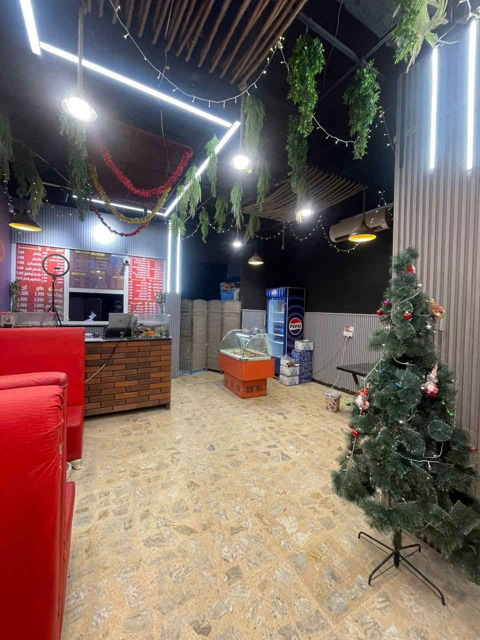 #هام_جدآ_فرصة_استثمارية
#للبيع_او_شريك_يكون_ابو_مصلحة_ويلزم_المطعم
سبب البيع غير متفرغ +قليل خبرة بالمطاعم
#مطعم_ابو_الذوق_چگن
#العنوان_العبيدي_حي_الرئاسة_شارع_20
مطعم شغال واسم معروف داخل المنطقه 
الشارع تجاري جدآ جدآ 
حركة ممتازه 
كادر متكامل 
مكائن ومعدات المطعم كاملة
المطعم يقدم 
جميع انواع السناكات والاكلات الغربيه والايطالية
وجميع الاكلات الشريقة من الدجاج المشوي والقوزي 
وصواني العراوي  بجميع اشكالها واحجامها 
المطعم يحتوي على صالة ارضية بالطابق الارضي +مطبخ تجهيز كبير+ مطبخ تحضير اولي
الطابق الاول صالة عوائل + طاولات اعياد ميلاد + حاجز العاب اطفال+ مكتب خاص لادارة المطعم 
الطابق الثاني _منام للكوادر مجهز بلوكرات وجرابي عدد ٥ طابقين 
+سطح كبير تابع للمطعم 
ضمان شغل المطعم تجي تكعد بي من الصبح لليل وتشوف البند مال مطعم خير من الله والمنطقه يحبون المطعم 
تكدر تطلع على المطعم من خلال الحسابات 
تيك توك >>
https://www.tiktok.com/@abu_al.dhawq_chicken?_r=1&_t=ZS-92a9eIoWhbE
انستا >>>
https://www.instagram.com/abu_al.dhawq_chicken?
igsh=MWdiYnk4cnQxOXl2aA==
ارقام الدلفري مع المطعم وفعاله 

المطعم معروض بسعر مناسب جدآ 
للاستفسار التواصل ***********
