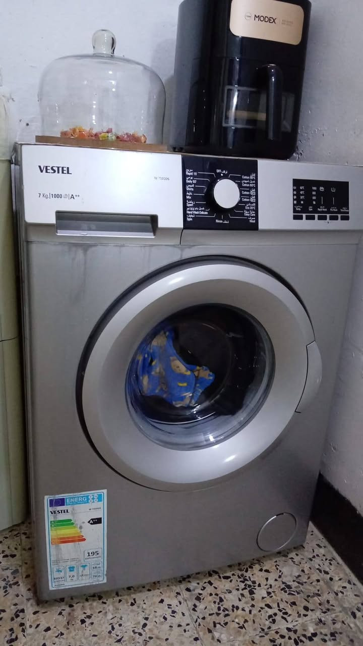 السلام عليكم غساله اوتماتيك للبيع شركه فيستل مستعمله شهرين أقل وبيهة نظام الفيتر العنوان حي أور للتواصل والاستفسار علرقم *********** سعر ٢٥٠ وبيهة مجال قليل شراي يدخل خاص
