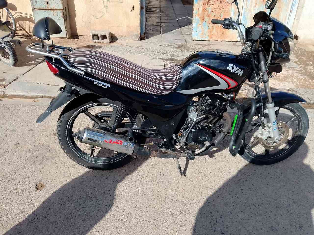 موطور لبيع سايم  موديل17 كهربايات كله شغاله نضافه تنشاف بل عين سعر 875 وبيه مجال لطيبين مكاني لعبيدي  ***********
