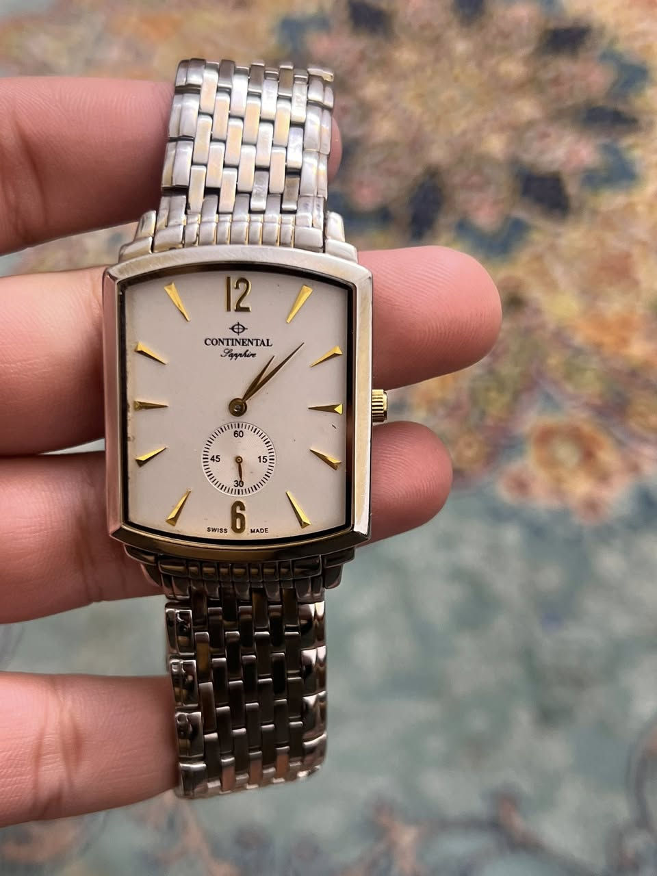 بسم الله الرحمن الرحيم 
كل ماهو جديد 
كونتنتال سويسري اصلي 
من نوادر
سنتر ثواني منفصل
معه شهاده الضمان الموثوقه
سير كامل
بطاريه كوارتز 
مستخدم نضيف 
الساعه طالعه من وكاله 
شركة أبناء نصوح سعيد الله عام 2003 عمان 
ستانلس ستيل 
رجالي قطر35/37
كل هاذا وبسعر بس 200$ وتدللون علينا
يوجد توصيل لجميع محافظات العراق والأردن 

#الاستفسار***********
تابع الصفحه وستمتع بلقطع النادره والثمينه 
أمين هيثم الخضري للساعات
دائمن يوفرلك ساعتك المفضلة والجميله 
وحياكم الله 🌹❤️
