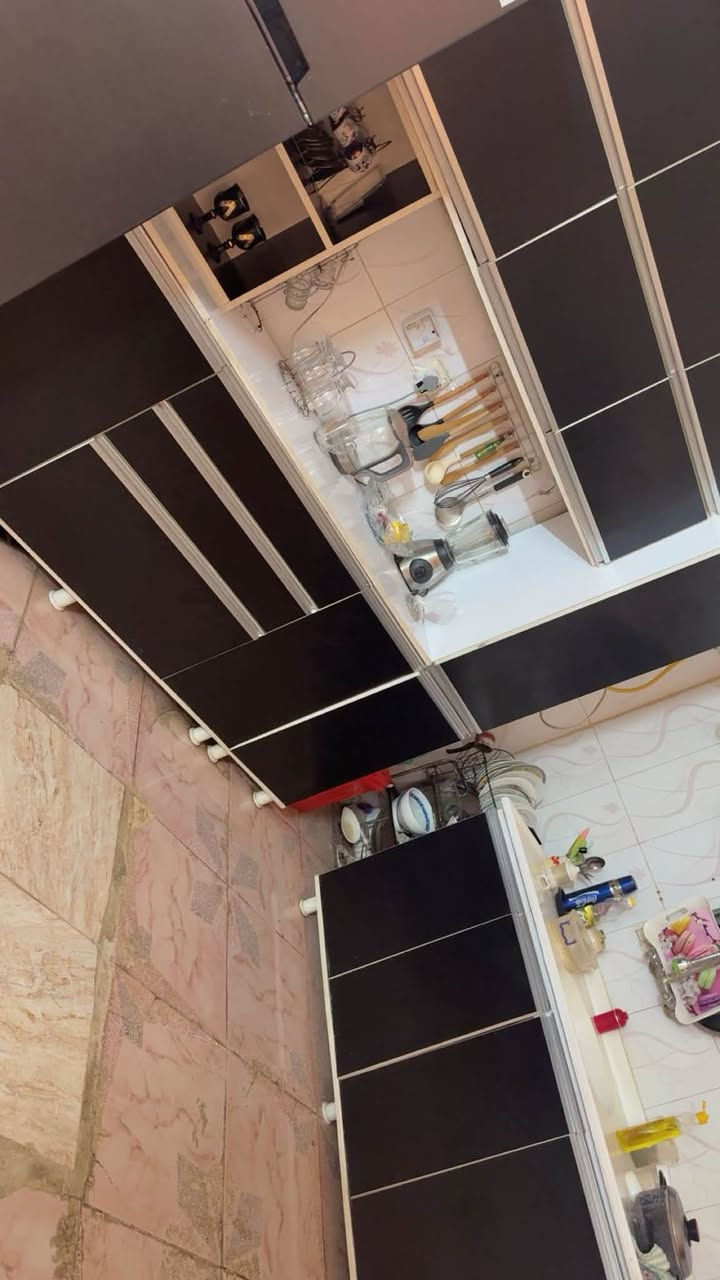كاونترات ٢٥٠الف ثقيل تركي درجه أولى ٢٥٠بي مجال 
ميز طعام ٦كراسي  يتكبر يتصغر ١٠٠الف
