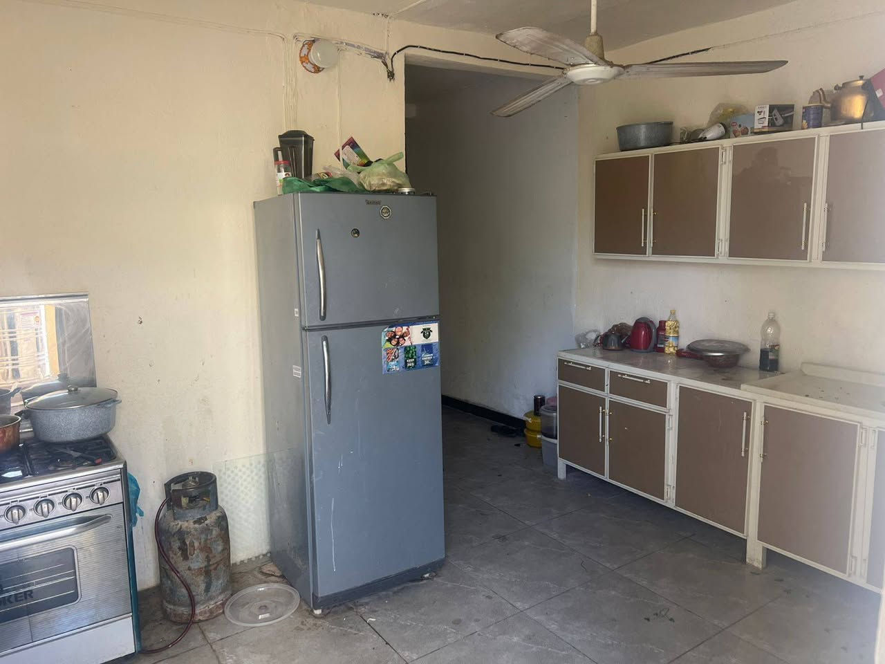 السلام عليكم دار للبيع في حي الحسين قرب المولده بشارع الوسطاني الاتصال على رقم ***********
