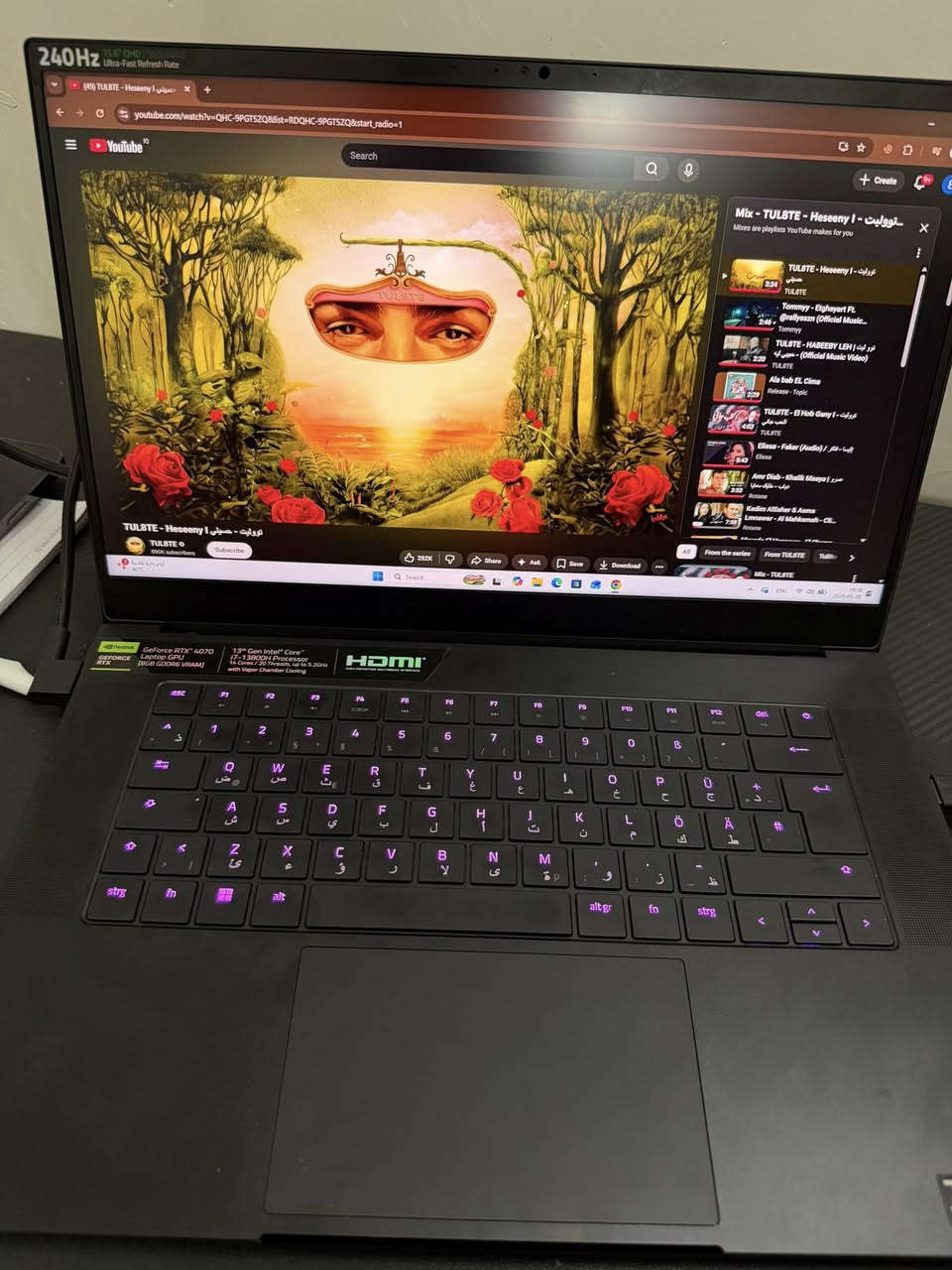 تحية طيبة للجميع ❤️

للبيع Razer Blade 15 🖤🔥 الانيق والقوي 

▪️ Core i7-13800H
معالج قوي جدًا من الجيل 13، مناسب للشغل الثقيل والألعاب والبرامج بسرعة ممتازة.

▪️ RTX 4070 8GB 140Watt✅✅ 
كارت شاشة قوي يشغل الألعاب على إعدادات عالية ويخدم بالمونتاج والتصميم بكل راحة.

▪️ RAM 16GB DDR5
رامات سريعة تساعد على السلاسة وفتح أكثر من برنامج بدون تعليق.

▪️ SSD 1TB NVMe
مساحة كبيرة وسرعة عالية جدًا بالتشغيل ونقل الملفات.

▪️ شاشة 15.6” 2.5K 240Hz
ألوان جميلة ودقة عالية جدًا، ويا 240Hz تعطي سلاسة قوية خصوصًا بالألعاب والاستخدام اليومي 🔥

▪️ تصميم Razer Premium
جسم نحيف وفخم وخامات جدًا قوية من الالمنيوم  مع إضاءة RGB جميلة.

الجهاز استعمال قليل(نظافة 100%) 
ملحقاته كاملة  كارتون +الشاحن الاصلي 
كيبورد عربي ✅✅
توصيل لكل المحافظات 
*********** |اتصال -واتساب
