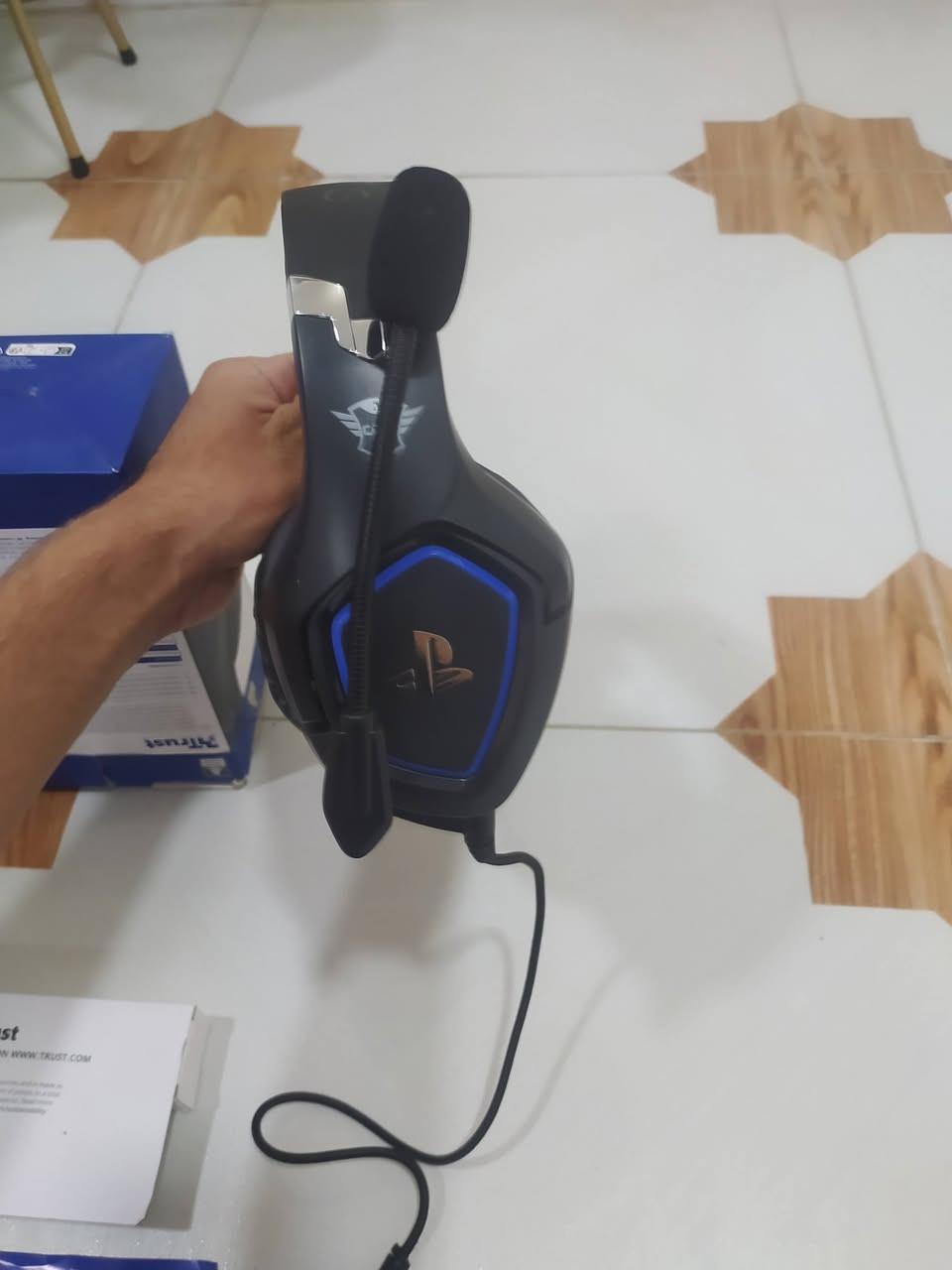 السلام عليكم من رخصة مدرير المجموعة
trust GXT488 Forze

تستخدم مع ps4 و ps5 كذلك تستخدم للموبايل مثل لعبة ببجي سماعه فول عزل وفول صوت وكلش حلوه سعرهه بالموقع الرسمي من 40 يورو لل60 يورو حسب المتجر اللي يبيعهه يعني من ال50 لل70 الف عراقي او اكثر واذا تريدون تتاكدون 

دخلو لهذا الموقع www.trust.com/23530/faq 

عارضهه ب35 الف دينار بيهه مجال  مكاني كربلاء باب طويريج

سماعه جديده.


**إذا كنت صاحب هذا الإعلان وتريد حذفه لأي سبب، رجاءا أرسل رسالة إلى الدعم الفني**