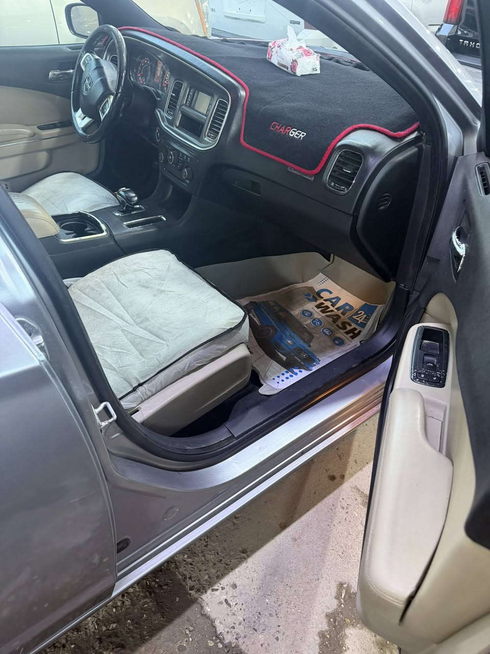 سلام وعليكم جارجر ادوات حاويه مكينه3600 كفاله السياره برغي ما ناقصه خليجي داخل عسلي كفاله مكينه كير تبريد حداديه طخم تاير السياره احله من الصور مكان بصره رقم***********
