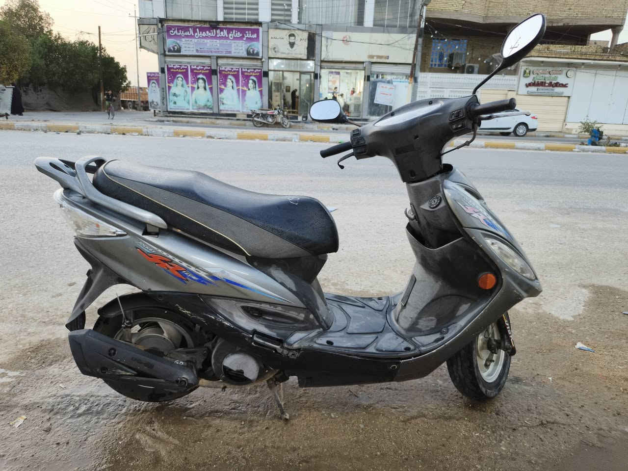 السلام عليكم
دراجة جوكي كامكو اشتريتها جديد من الحاوية صارلها عدي سنة تقريبا مامفتوحة ابد ونظيفة جدا وعملية سعرها 600 

للتواصل: راسلني على هاي الصفحة او هذا الرقم ***********
