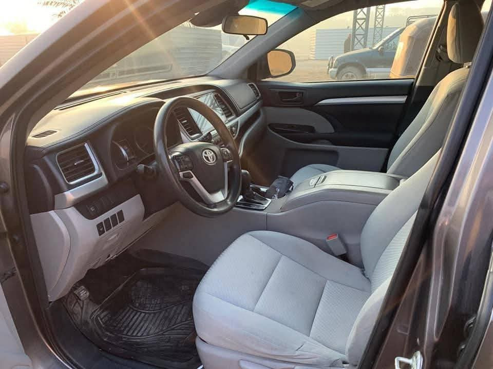 تويوتا هايلندر موديل 2018 فئة LE صور الحادث مرفقه
- محرك 4 سلندر 2700VVT
- لون رمادي
- السيارة 7 راكب 
- ماشيه 76 الف ميل فقط
- كير ومحرك مكفولة بشرط 
- رادار امامي مع تحديد مسار مع مثبت سرعة
- تبريد 3 قطع 
- مانع انزلاق وتحكم ستيرن
- شاشة اندرويد كبيره
- كامرة خلفية
- السيارة نضيفة وناعمه واقتصاديه بالبانزين وترايها وين متريد بغداد, العراق


**إذا كنت صاحب هذا الإعلان وتريد حذفه لأي سبب، رجاءا أرسل رسالة إلى الدعم الفني**