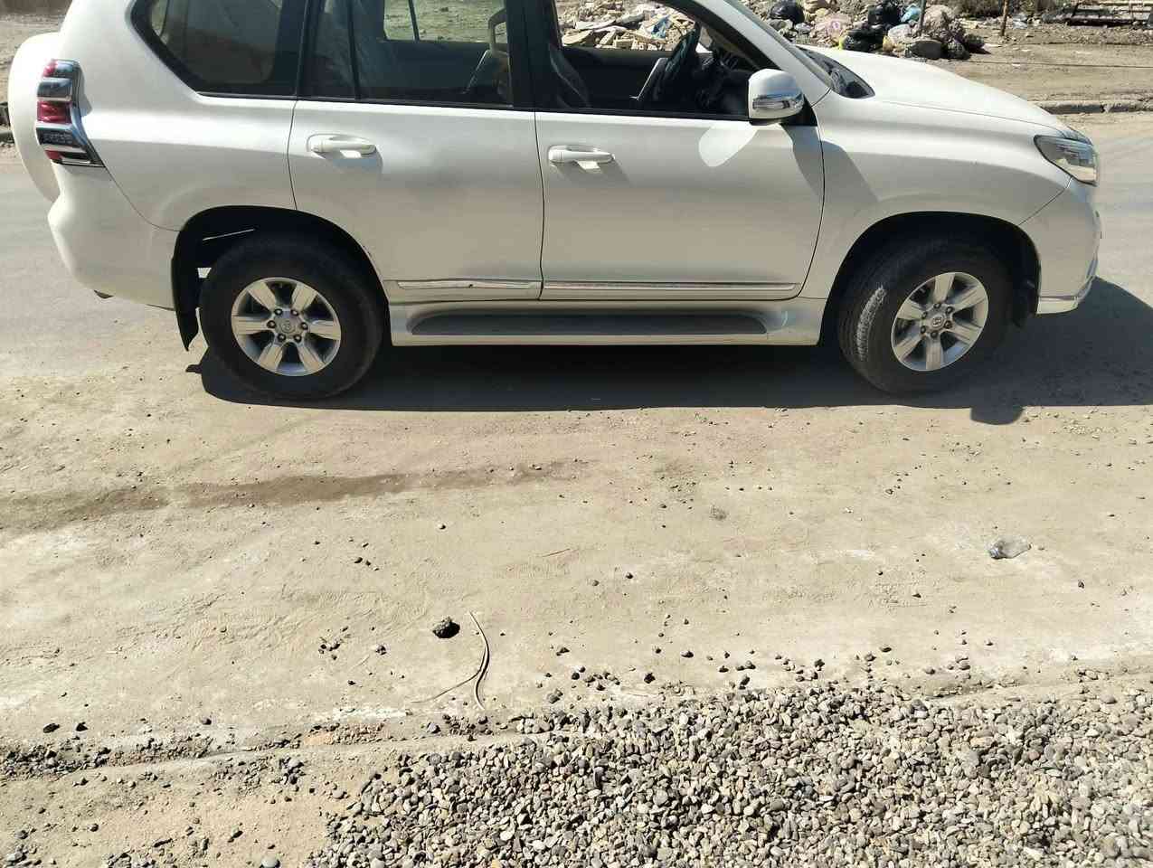 سلام عليكم برادو مديل 2015كويتة السيارة فول موصفات فتحة فور ويل بسمنه السيارة تحويل ثاني يوم مكفولة من الضربة والصبغ بيه بارد بسيط بالباب وره الصدر فقط كفالة عامة كشنات كهربائية  تحكم إسترين بيه بصمتين كامرات 
V6
تبريد ثلج بيه سوتر السيارةالسعر320$
مكاني بغداد شارع فلسطين 
الاستفسار ***********

