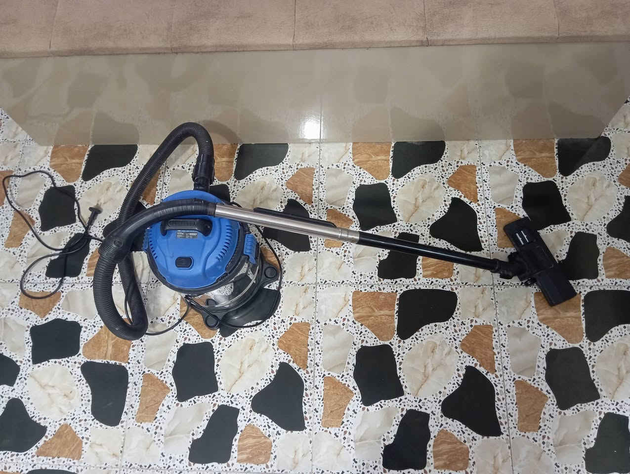 السلام عليكم
مكنسه كهربائيه متوسطه الحجم شغاله للبيع ٣٠وبيها محال للطيبين 
العنوان الفلوجه 
رقم الهاتف او واتساب ***********
