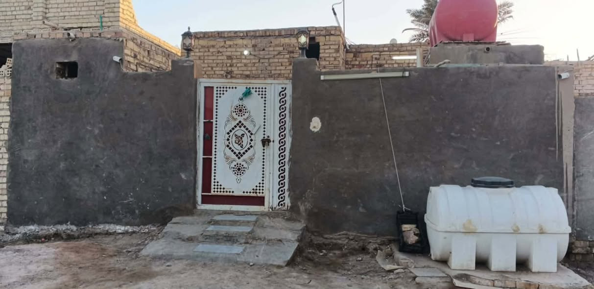 ديوانيه لحمزه الشرقي
قريب على شارع العام كلش 
البيت مساحته 180 م
تفاصيل 
غرفتين وصاله ومطبخ وبرانيي وحوش وصحيات
                  $$$عندك غراض دزلي انشرهم$$$


**إذا كنت صاحب هذا الإعلان وتريد حذفه لأي سبب، رجاءا أرسل رسالة إلى الدعم الفني**