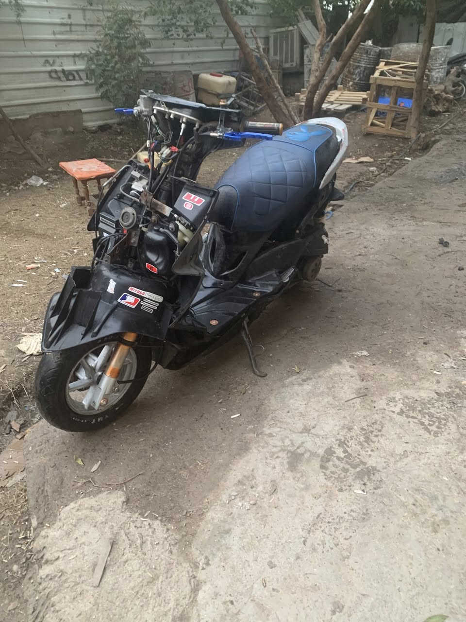 سلام عليكم جيتيار موديل حديث بلاديه بيها تزويد نواعم كلجات رياضي شلعه ومعدل صدر جمس اصلي طرر كاعيه وقبق بانزين اصلي هوا ول اطار وكشن اصلي الدراجه نقص بس كفرات فكريات مالي خلگم مكاني كاضميه سعر ب650 وبيها مجال مكاني كاضميه رقم***********
