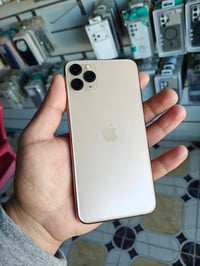 آيفون ١١ برو ماكس • ٢٥٦ • بطارية ٨٢