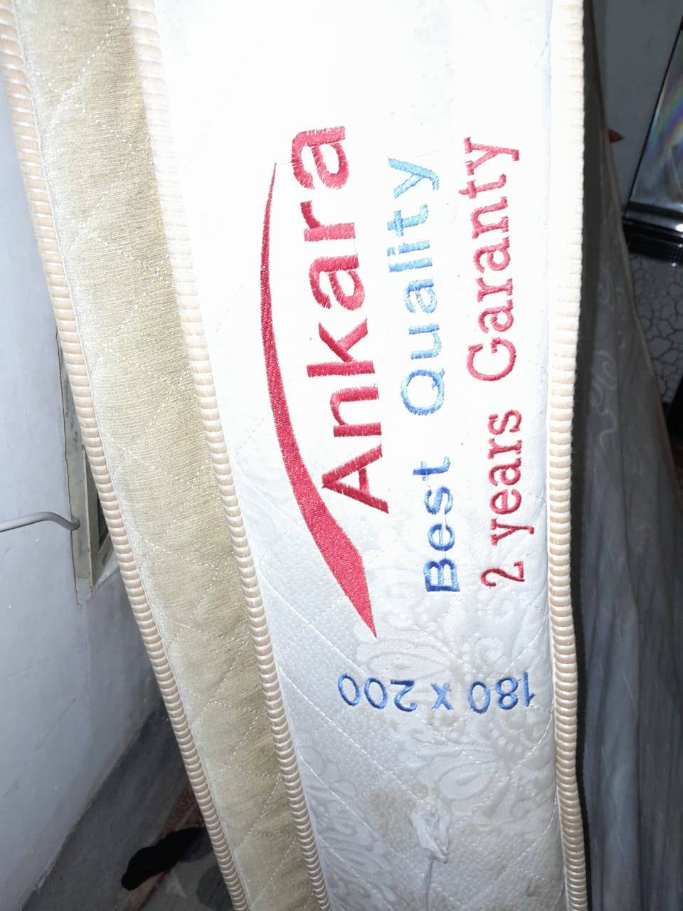 ***********
تواجد اربيل شاويس 
سعر مع الدوشك 200 و بيها مجال بسيط 
العيب واضح بالمراية فقط
