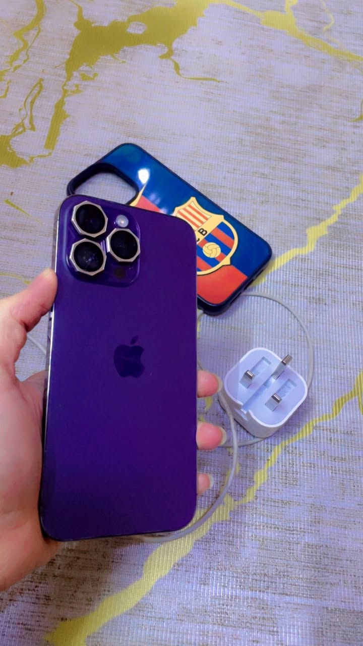 سلام عليكم 14برو ماكس شرق اوسط ماستر  الموبيل نضيف زلغ مابي فقط هاي البشاشه مادخل تصليح ذكره 256البطاريه 84ملحقات شاحنه وكيبل ***********بغداد مدينه سعره 750وبي مجال
