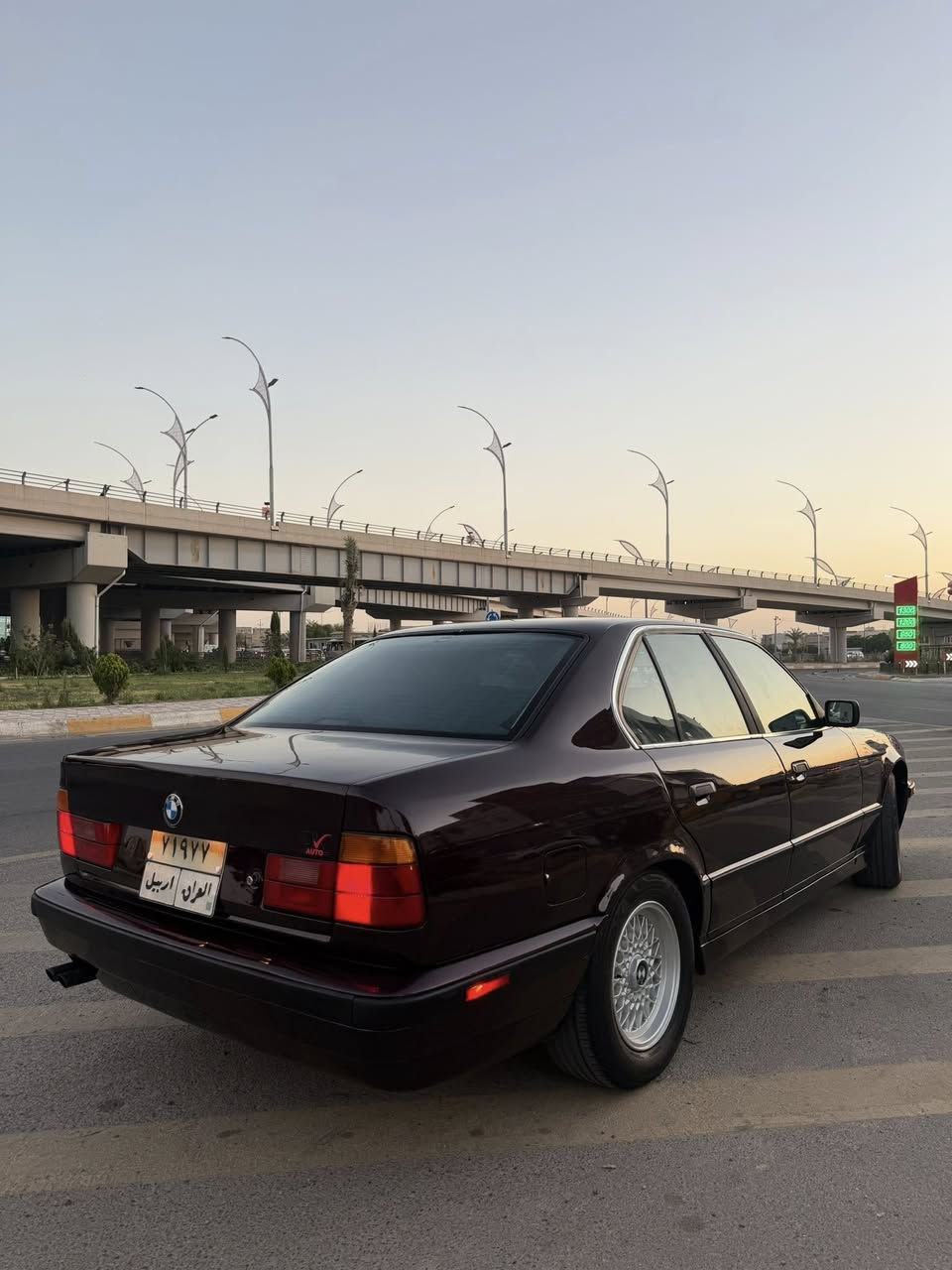 السلام عليكم Bmw 1991 كير اوتو بلاد محرك525 كبس اصل بليته  تبريد بشرط مصبوغة لجمالية فقط بدون ضربة وخياس تايرات وياله كهربائيات صدر كله بشرط جوينات بنكات كامل جديد السيارة من دعامية لدعامية شغال من كهربائي او ميكانيكي مواصفات سلايد بردة خلفية بلادي داخل ابيض جديد تبريد ثلج رقم سليمانية شرط تحويل مكان السيارة كركوك السعر 75 وبي مجال
***********
