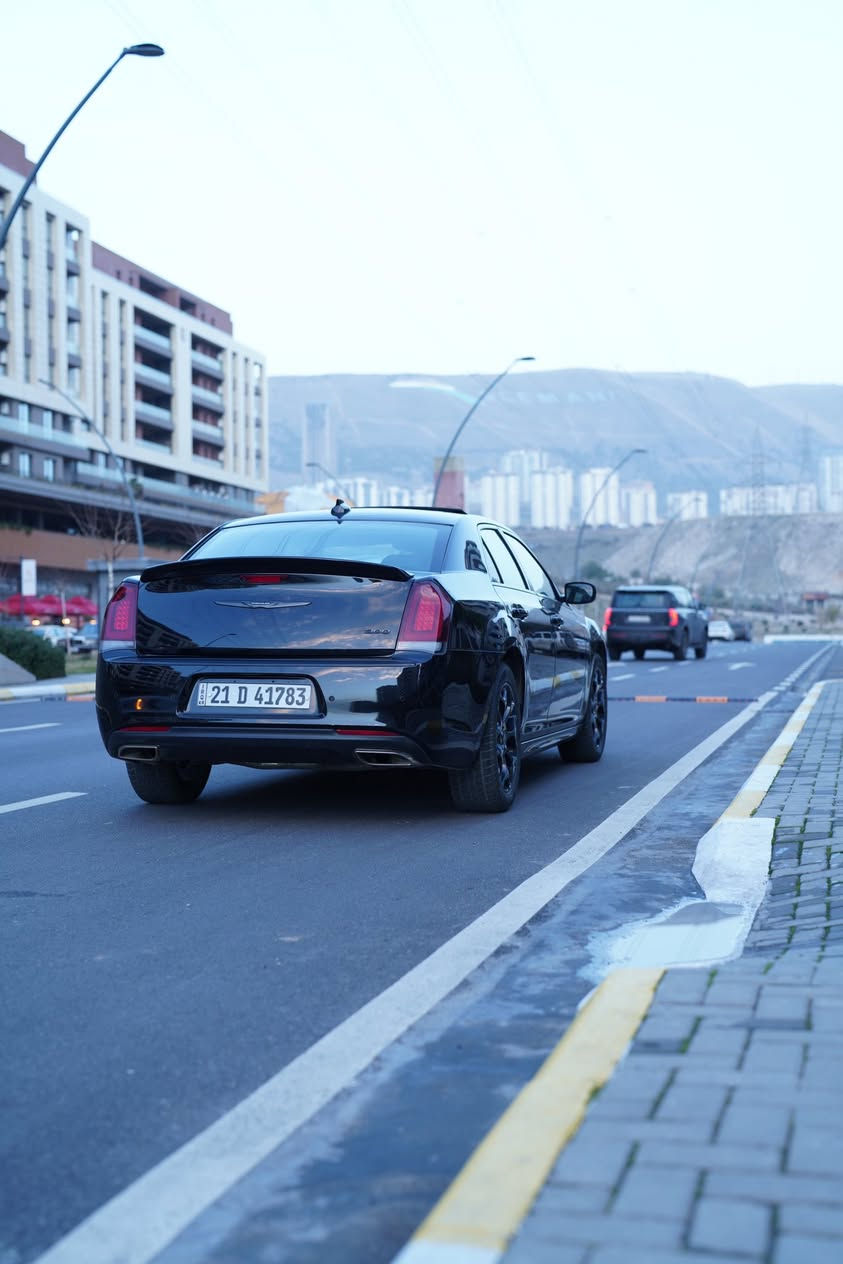 بسم الله اوباما 300 Limited فول مواصفات 2023 
رقم سليمانية 
ماشية 27 الف ميل 
وارد كندي السياره بدون تبديل بدون صبغ  ،،،،فقط يوجد بارد بحافة البنيد  

مواصفات 
عداد 260 
بنوراما 
تشغيل عن بعد 
رادار امامي وجانبي تفاعلي 
تحديد سرعه 
كشنات الامامية تدفئه تبريد 
كشنات الخلفية تدفئه 
تدفئة سكان 
حساسات امامية وخلفية 
سماعات عدد 8 ودامام من ماركه الباين 
تحديد مسار 
لايتات متحركه 
هيتر بالمرأة 

العنوان سليمانية 

الرقم  ***********

السعر 325 $بي مجال
