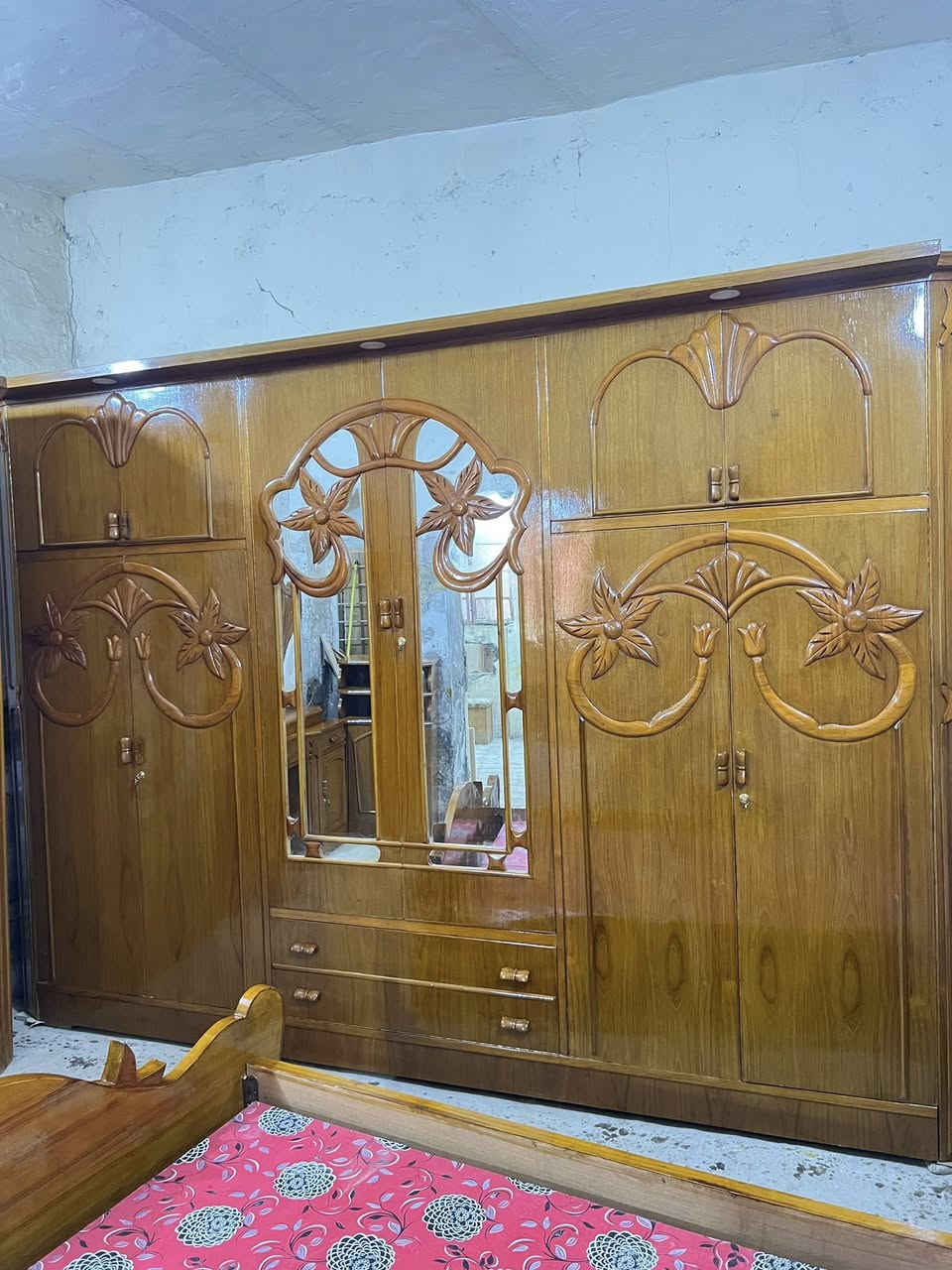 سلام عليكم غرفه نجاره صاج داخل وخارج صاج بورمي اخت جديده نظيفه حيل تزكام السعر مليون ١٥٠ العنوان الحله ***********
