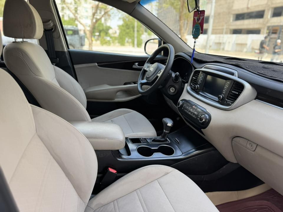 سورنتو موديل 2019وارد امريكي حادثه دور جاملق خلفي وباب فقط بدون دواخل وبدون رباك وباقي سياره كفاله من ضربه وتبديل وصبق سعره 164وبيه مجال رقم هاتف ***********موصفات سياره شاشه كامره خلفيه مثبت سرعه تحكم استيرن رادارات بل مري حساسات ماميه خلفيه داخل بيجي مانع انزلاق 7راكب 3قطع تبريد شاير بل مري حداديه تخم تاير جديدات محرك وكير مكفولات مكان سياره كربلاء مكلف بل نشر
