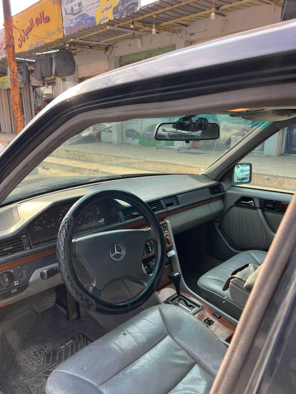 السلام عليكم 
مارسيدس دب 1991
رقم نينوى جديد 
محرك 300  
موقع السيارة سايدين حي الشرطة 
السعر 88 ورقة 
***********
