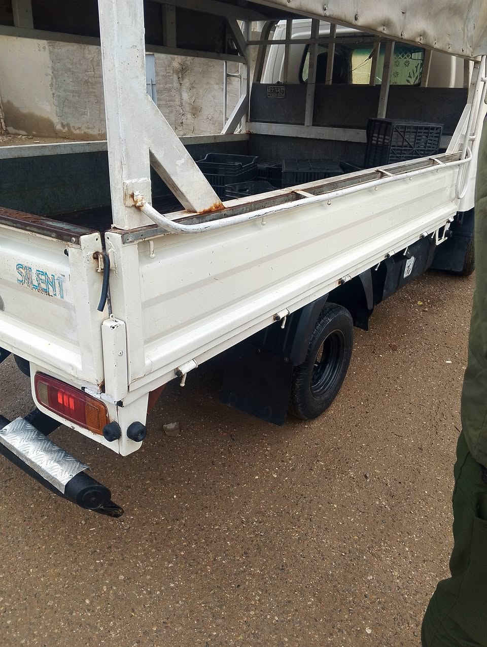 سلام عليكم كية فنتيرة ام عيون 2002حاكية رقم بغداد مشروع وطني مكفولة كفالة عامة من كير وشاصي  ومكينة واكسن رقم ***********
