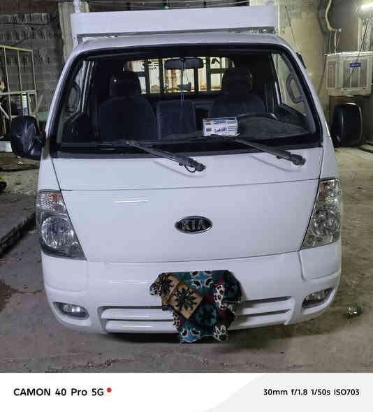 السلام عليكم كيا حمل 2700 للبيع مصبوق حزام وبيها ضربه بجم جدا بسيطه سياره حلوه ونظيفه مثل ما جاي تشوف كهربائيات كلها شغاله بها محرك جديد قبل 20 يوم شديته شاصي ومحرك وكير واكسين وحداده امامي وخلفي مكفولات رقم بغداد بسمي رجاء فقط ما متواجد على الفيس
سعر90 بيها مجال قليل حك الجيه 
  ***********
