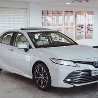 كامري 19 هايبرد SAS  كفاله عااامه من دعاميه للدعاميه  دكت جاكوج مابيه ...