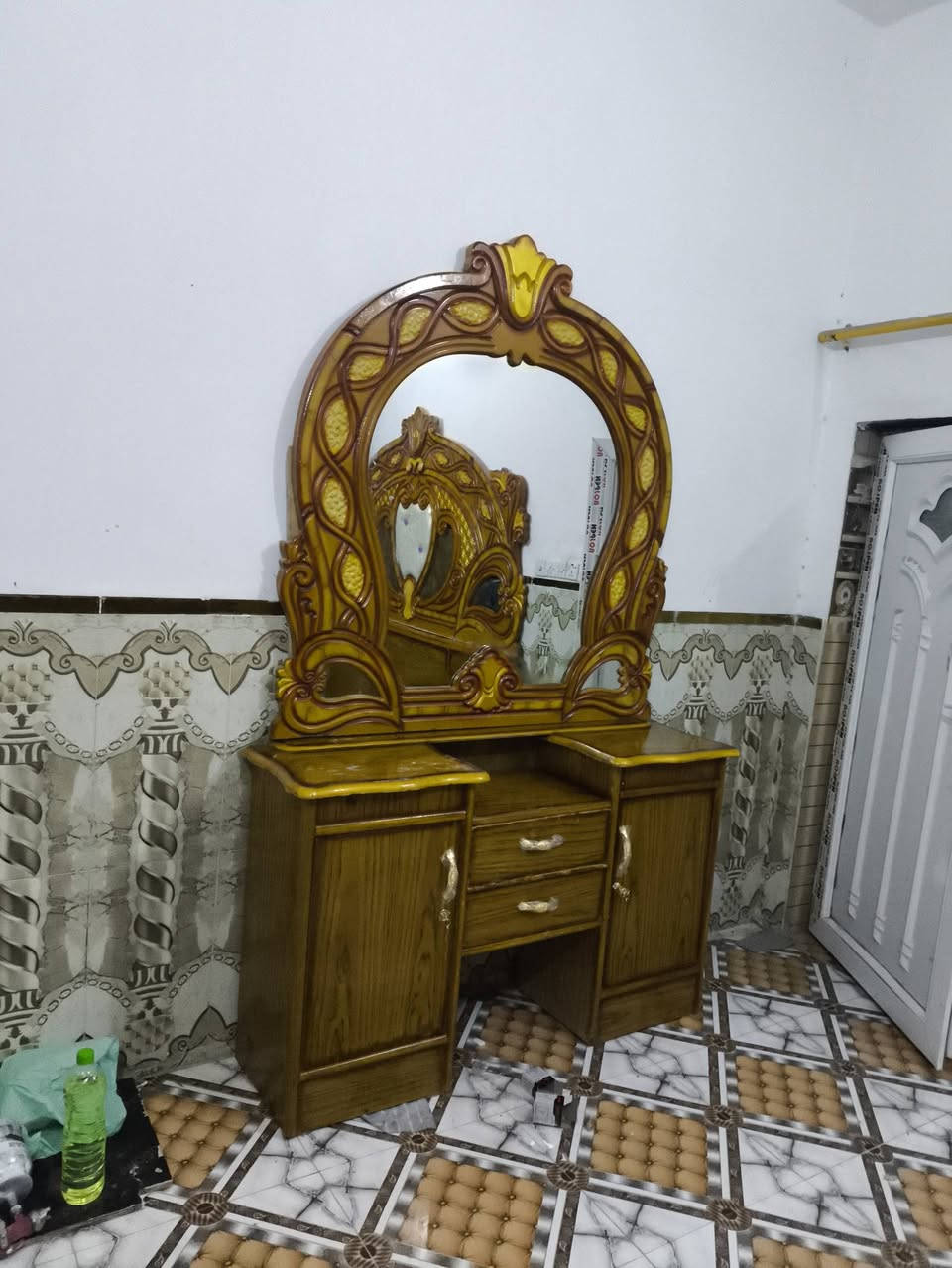 ،ترميم غرف اخشاب 
السلام عليكم ترميم غرف اخشاب صيانه  وصبغ وتلميع الغرف الاخشاب+ تسكام جرابي نفر واحد ونفرين  كص كناتير كص بوفيات وترميم ودوشمه القنفات صبغ وشد بيبان وبسعر مناسب نجيك للبيت لتواصل الاتصال عل الرقم (***********) يوجد  واتساب  ..
