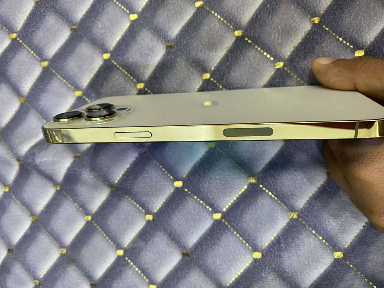 السلام عليكم 13برو ماكس ذاكره  512 بطاريه 82بلاديه مبدل شاشه اصليه فقط الجهاز كله شغال جديد لوك السعر 575 رقمي***********
