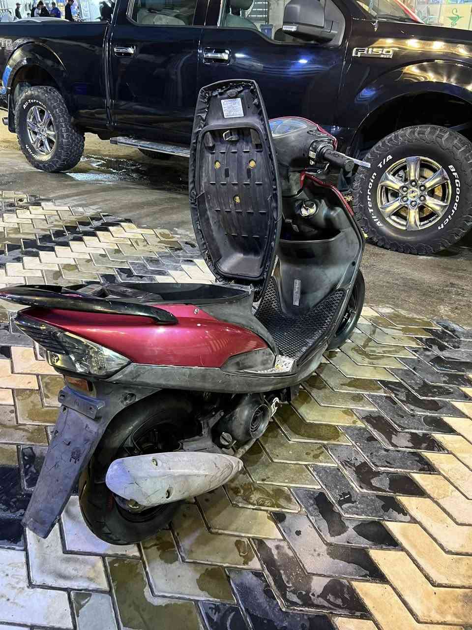 السلام عليكم ورحمة الله وبركاته اخوان ماكس عدله للبيع مال رنبه كفاله عامه مكاني بغداد حي العامل السعر خاص متواجد خاص *********** هاذه رقمي
