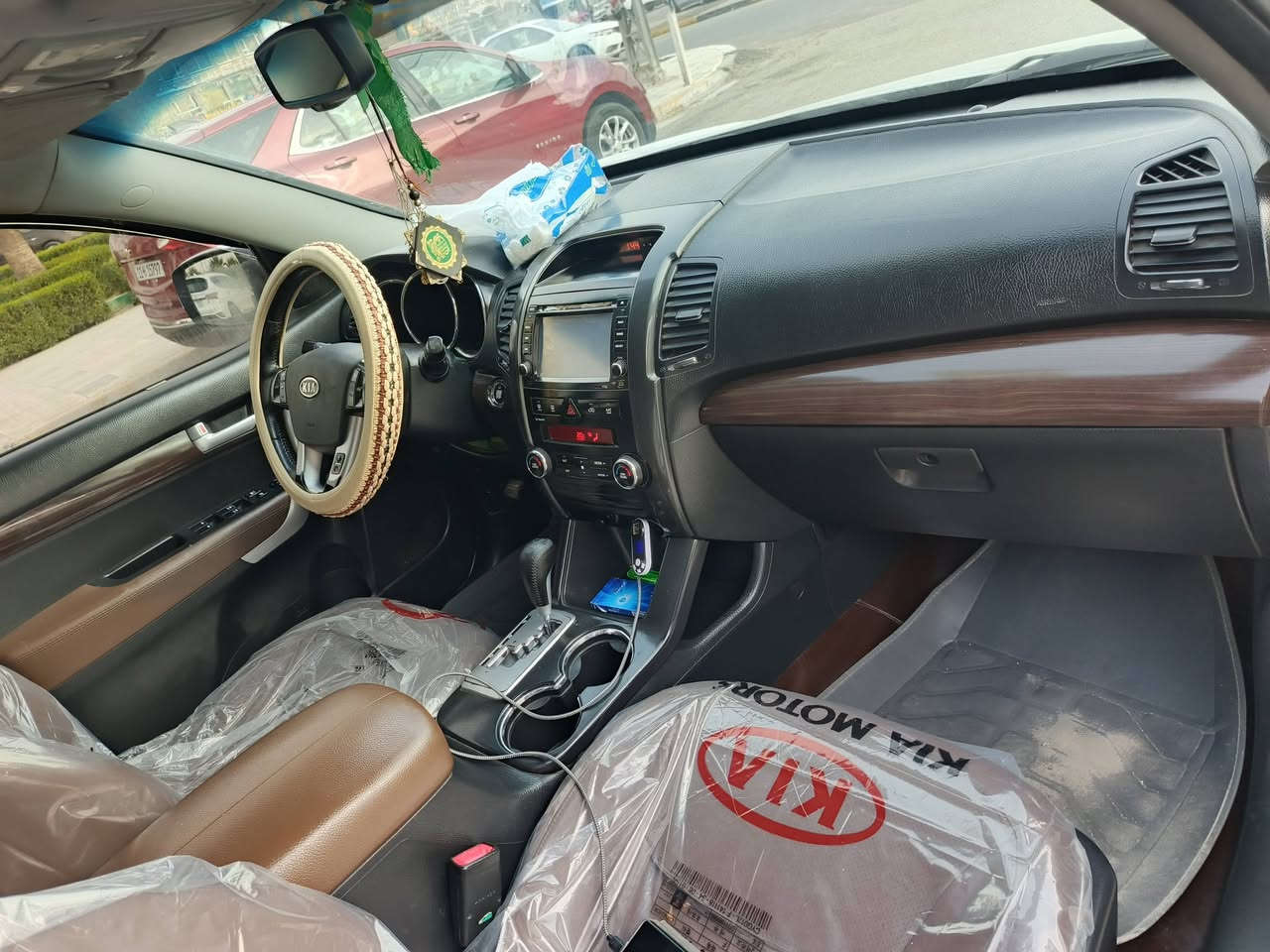 يا الله سلام عليكم سياره نوع سورنتو خليجي كويتي فول مواصفات واحد عله واحد بنرامه  بصمه شاشه كامره حساسات امامي خلفي تحكم ستيرن جهتين شاير مري مري شفط منضومه كشاف زنون كشنات كهرباي جلد تبريد تدفه كشنات ستيرن هيتر مكينه حجم 6ستندر 7راكب 3قطع تبريد كفاله من ضربه او تبديل او صبغ كفاله كير مكينه حداديه تخم تاير تبريد كفاله العنوان كربلاء السعر 174بيه مجال رقم الهاتف ***********تصال تحويل مباشر
