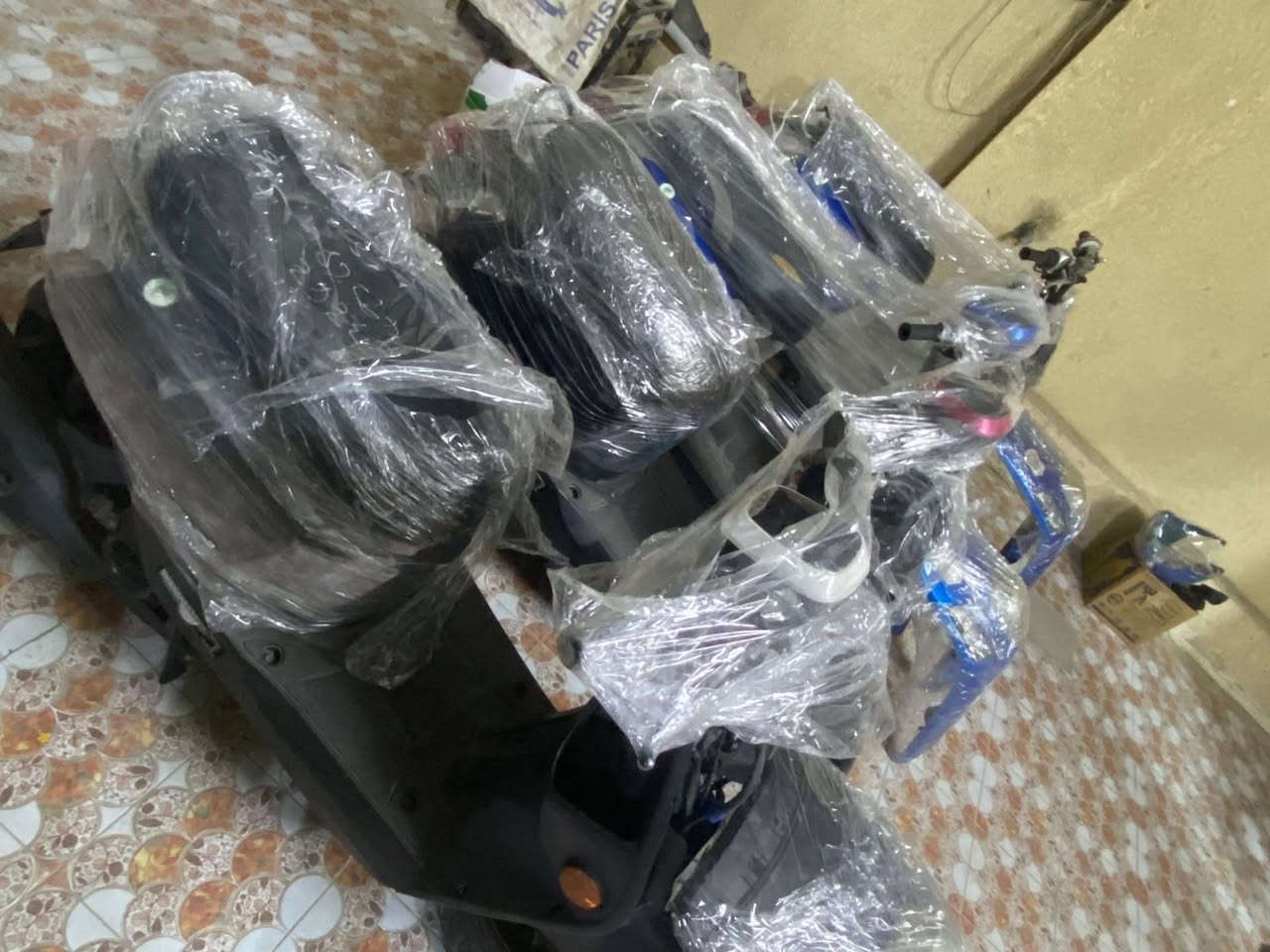 سلام عليكم وصلتني وجبه دراجات كله حاويه
وبعده مفصخ مامشدود  كله وكاله عامه  ومكفولات من كلشي

ارخص من سوك 

اي ستفسار اتصل على ***********. وتحياتي لجميع
