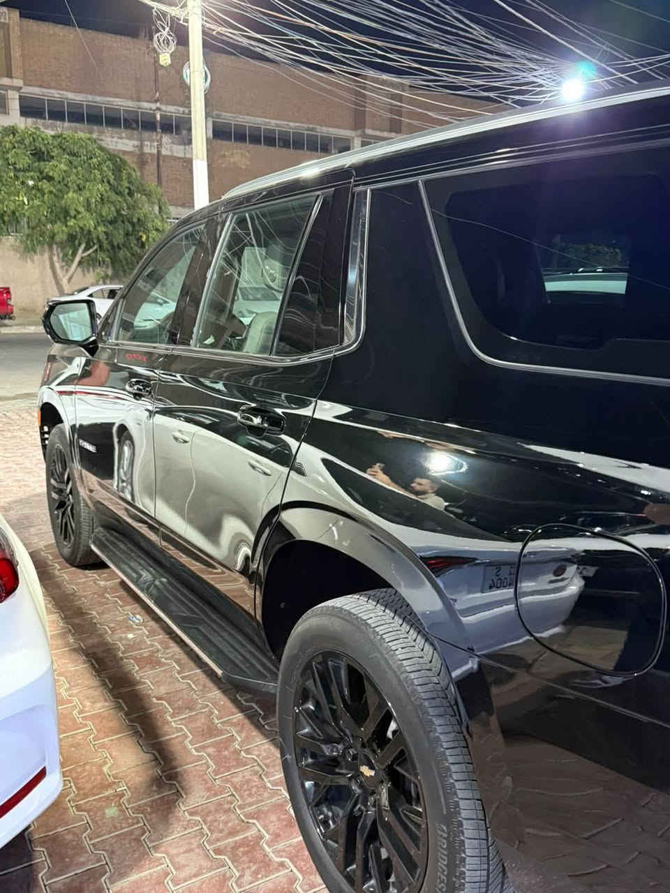 تاهو 2024 LS وكالة المنصور
السيارة ماشيه 12 الف فقط ع وضع الزيرو 

رقم بغداد تحويل مباشر 

كلش جديدة السيارة مكفولة من كلشي 
ماعدا البارد حجمه شبر بالهلال مال الجاملغ موضح بالصور فقط هذا 

بچم بريمير 
مغلفه ppf  بالكامل 

مكان السيارة بغداد 

السعر : 475 وبيها مجال بسيط للشراي 

للأستفسار : ***********
