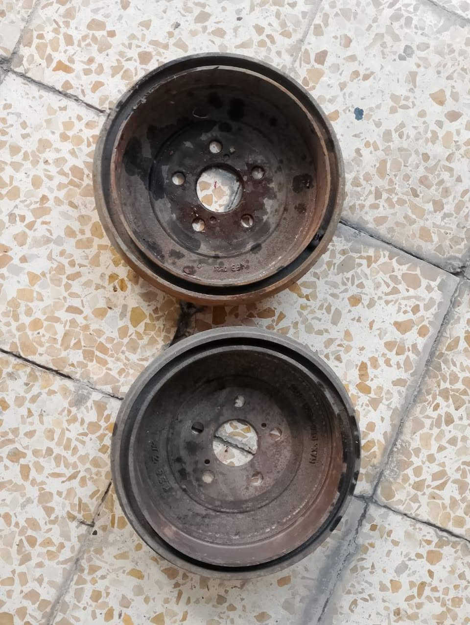 للبيع مستعملات 
***********
زوج فلنجات خلفي ومشط ستيرن
