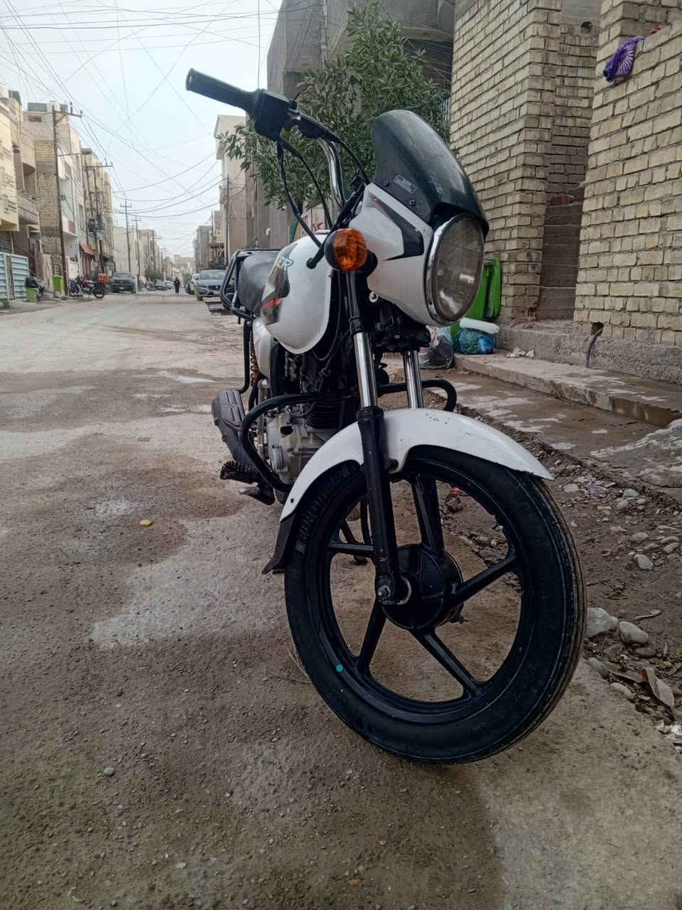 السلام عليكم  بوكسر 21البيع 
اوراق كامله السعر 900وبيها مجال مكان
بغداد الدوره  رقم ***********
