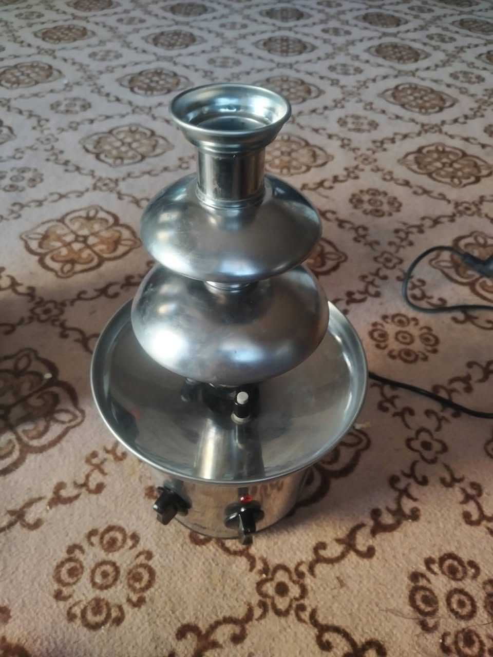 السلام عليكم
نافورة شكولاتة للبيع ماركه كاترولك الماني اصلي بجيسه مامستخدمة للتواصل على الرقم واتساب موجود فقط
*********** شرط اله بجيسه
