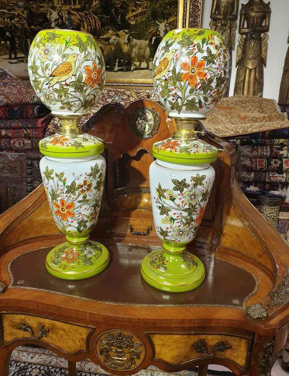 لالات بلور رسم يدوي نفطي
ارتفاع ٦٠ سم 
سعر الزوج ٣٢٥ دولار 
*********** واتساب
