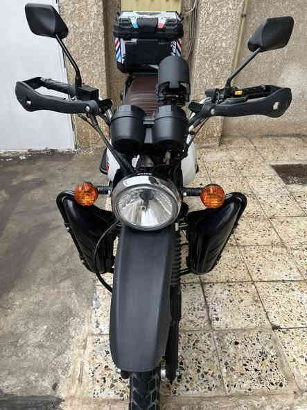 دراجة دايوان جبلي نفخ 26A
موديل 2023 نازلة من المعرض (موتور مول) زيرو بتاريخ 2025/10/5
يعني صار شهرين من ماخذيها من المعرض 
رقم بغداد ومستلم سنوية عظم عاج احدث اصدار لكن بعدها بأسم المعرض ممحولها بأسمي وحتى لوحات معدنية بعدني ممستلم لان الدراجة بعدها جديدة واللوحات كاملة بمرور الحسينية 
المسافة الماشيتها الدراجة الفين كيلو و300 يعني الدراجة بعدها زيرو زيرو مكفولة كفالة عامة
ودراجة بيها اضافات  اول مااشتريتها اشتريتهن: 
 صندوق رياضي وليس دلفري
شاحنة وماسك تلفون اصلي شحن وايرليس وكيبل 
وبدلتها اول مااشتريتها خليت سنجيل ذهبي ابو الربل مال بطح لان يكون اقوى ومقاوم جداً مع العلم الزنجيل الاصلي مالت الشركة موجود وكلشي مابي
لايت لد زنون قوي جداً لان لايتها مال شركة ميجي قوي كلش
اضافة وتحوير دكمة دبل اشارة 
درع ابو الجيوب 
الدراجة مبدللها دهن فقط ٣مرات  اول ماجبتها مال سحك وثاني مرة ورة ممشيتها واخير مرة قبل ٤ ايام 
ارجع واكرر الدراجة زيرو ومكفولة كفالة عامة 

سبب البيع: لتغيير طبيعة الشغل وعدم احتياجي الها بالوقت الحالي
السعر 3 ملايين و150 الف ورجاءً لحد يكسر بالسعر حاولت اعرض سعرها بأنسب سعر لان معروف الزيرو من المعرض بيش ماعده سعر الاضافات الي مشتريهن 
العنوان بغداد الامين الثانية 
*********** 
متوفر واتساب واتصال ومتوفر ماسنجر كذلك
