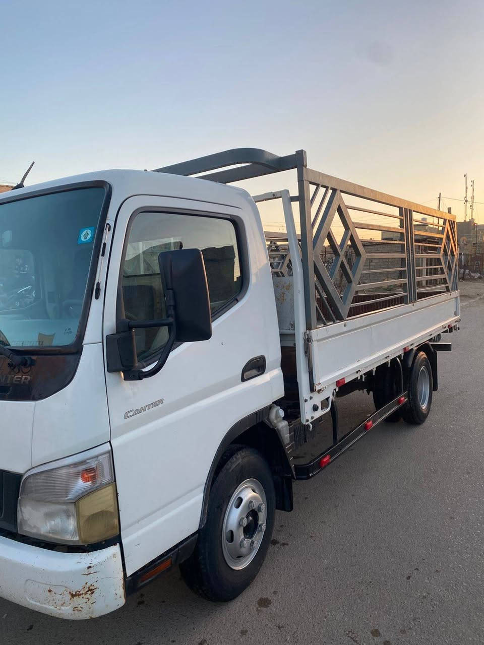 سلام عليكم 
 
كنتر موديل 2015 ميسان مصفر ضريبه جاهز حداديه تبريد سياره ماشيه 143 الف السياره جاهزه من كلشي 
متواجد داخل ميسان
السعر190
***********
