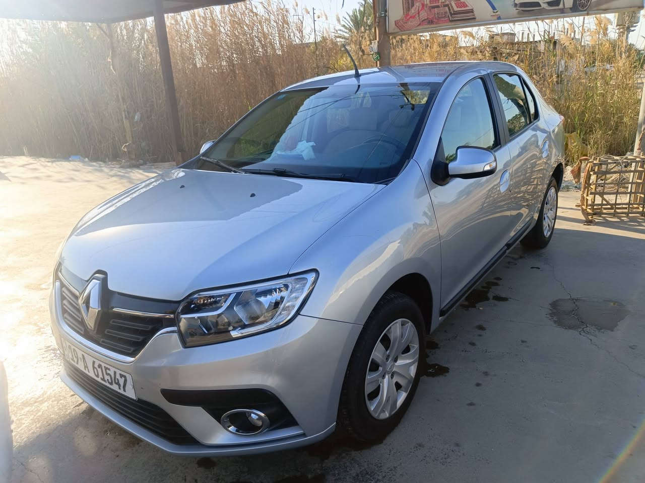 رينو سمبل موديل 23 السيارة جديده 
رقم كربلاء فول مواصفات 
مكفولة كفالة عامة بعدها زيرو ماشيه ٢٩ الف 
بعدها بضمان الوكالة 
دهن كله بالشركة 
سيارة من البيت للدوام فقط 
مطلوبه استقطاع مباشر ماستر كارد 
سعرها 98 وبيها مجال بسيط 
مكاني كربلاء 
***********
