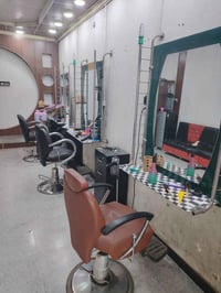 عندي كراسي ٢ وميز امرايه ٢ البصره حي الزيتون السعر ٢٥٠ رقم الهاتف ٠٧٧٠...