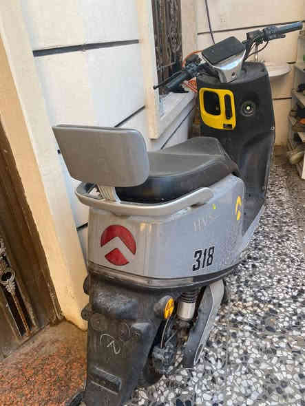 دراجه شحن 6بطاريات بيض ضرر الماشه مال استيرن معوجه جاهزه من كولشي سعره 400وبيه مجال بسيط الاتصال ***********
