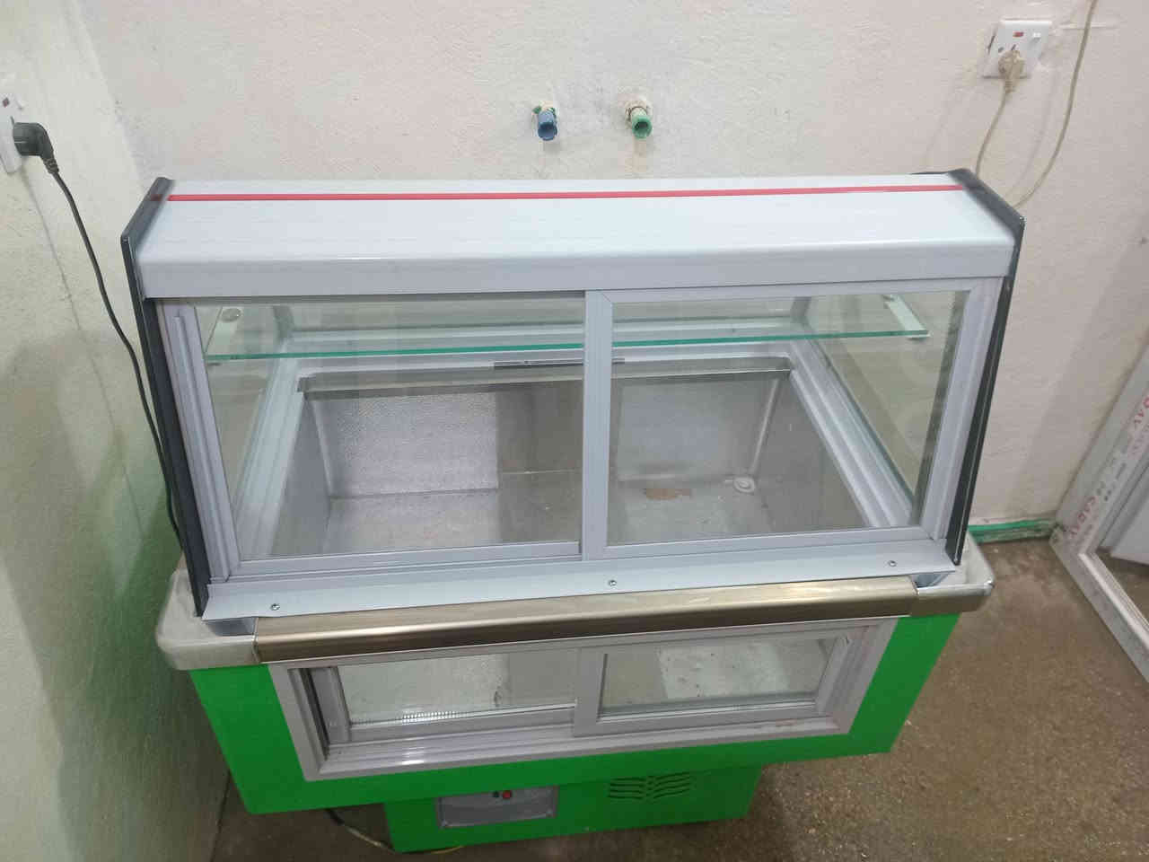 سلام عليكم غراض مطعم للبيع العنوان أطراف بغداد منطقه السعاده ***********.
