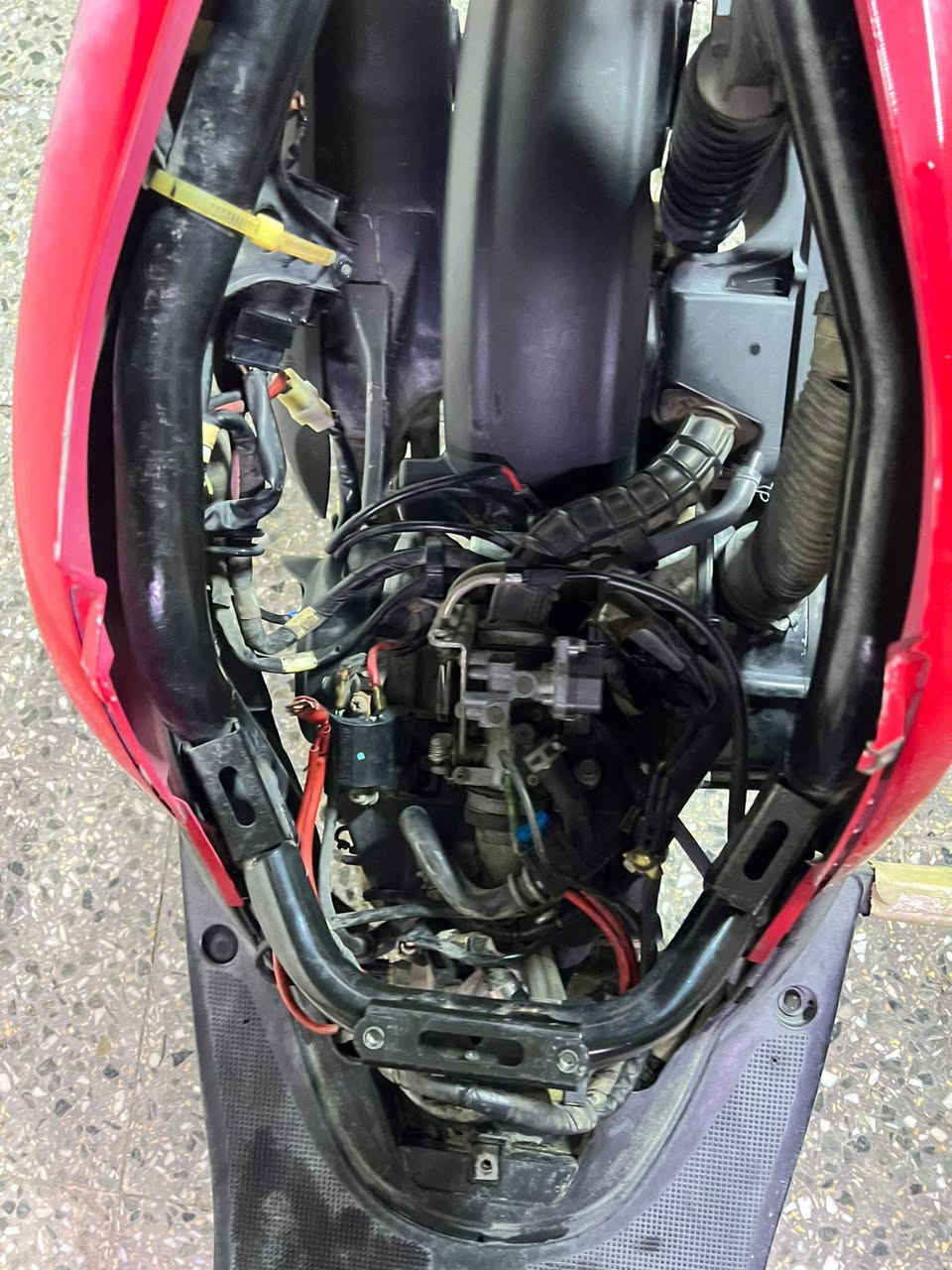 سلام عليكم شونهم الشباب
دراجة فلة  كفالة عامه نوزل خطين
دراجة صارلها شهرين من نازلة من الحاوية
 السرعة 120
موجود اورقها كامله جيت فيتر وتعال افحص
شرط الكفالة من كفر ومكينه 
السعر 850وبيه مجال
 المكان الامين الثانيه ***********
