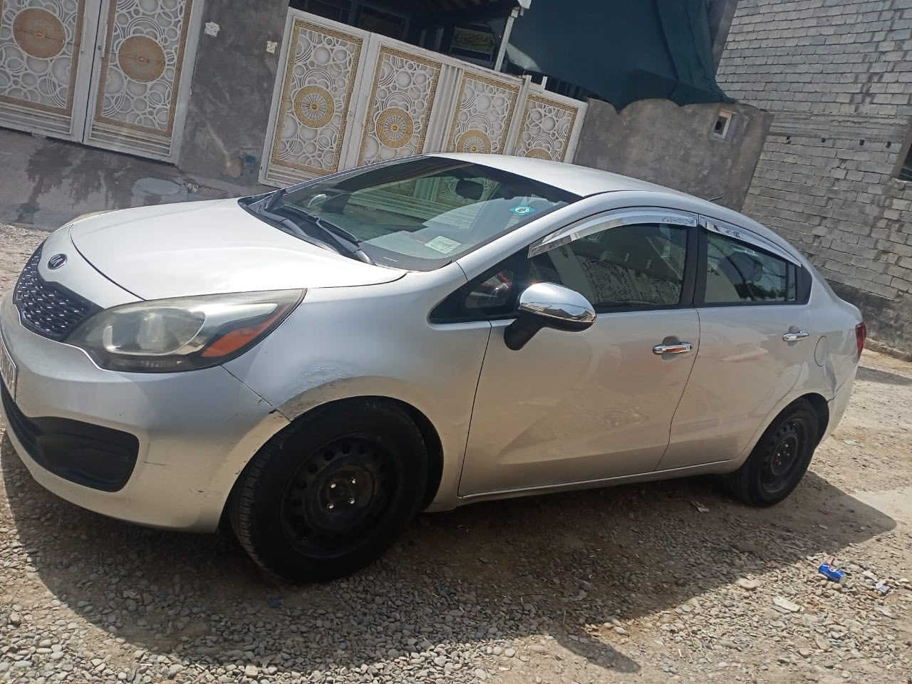 السلام عليكم كيه ريو 2014 سياره كلين بدون احادث بدون صبغ كير محرك تخم تاير صدر جديد رقم وهزه وسنويه جديده بأسمي شرط التحويل سعر 87 وبيهه محال بصيط  مكان السياره ديالى بعقوبه 
***********
